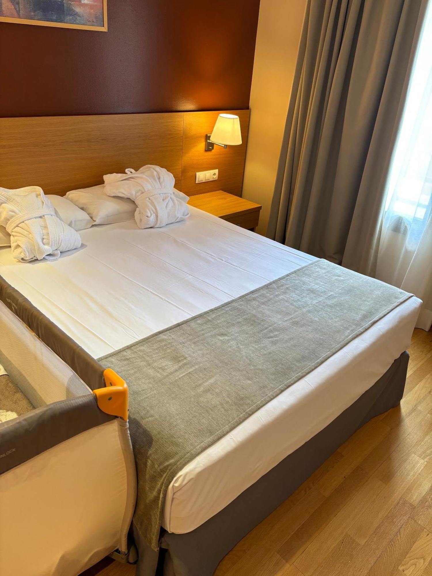 Aparthotel Siente Boi & Spa ปลา เดล เอร์มิตา ภายนอก รูปภาพ